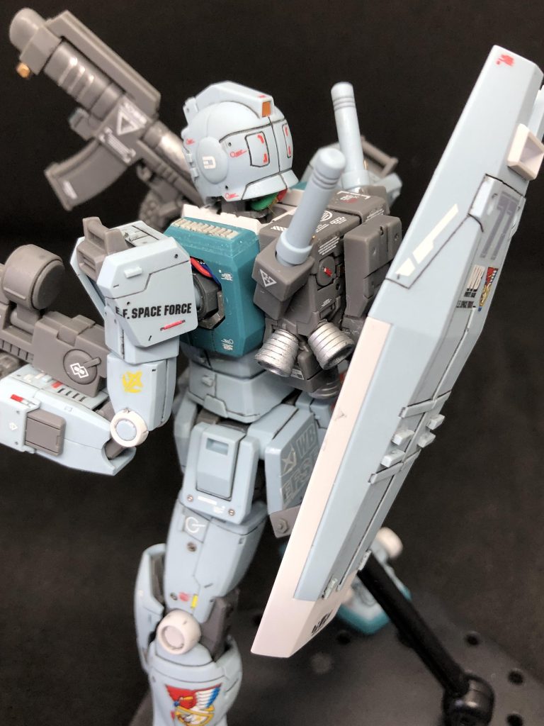 首と肩の関節部分はパイピングをしています。首は肉抜き穴にワイヤー刺すだけなので簡単で見栄えするのが良いですね。