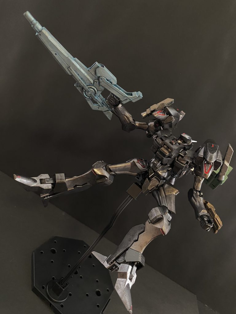 MISSION  56    新型武装探索CLIENT   ブリオン目標 コンテナの発見及び、敵性AMCの撃破報酬 PTR-28  KORASAWA(コンテナ入手時のみ)    お久しぶりです。レイヴン。今日は少し、私的な依頼です。我が社で開発していた新型の武装なのですが、トレーラーでの輸送中に何者かの襲撃を受け、新型武装の入ったコンテナが、その時に走っていた崖沿いの道の下、深い渓谷内に落下してしまいました。襲撃したと思われるAMCは、渓谷内に入っていったようです。お願いですレイヴン。どうかそのコンテナを見つけていただけないでしょうか。急な依頼で申し訳ありません。その為、通常の報酬は用意出来ませんが、見つけたコンテナの中身は差し上げます。あなたなら使いこなせると思います。あなたしか頼れる人がいません。どうかよろしくお願いします。ミッション概要 狭い渓谷内を相手AMCより先にコンテナの元に辿り着くミッション。コンテナに近づくと自動的に右腕の武装が、コンテナ内にあった新型レーザーライフルに交換される。その後、敵AMCとの戦闘となる。コンテナに辿り着くのが遅かった場合、相手AMCがそのライフルを装備し襲いかかってくる。その場合、ライフルごと撃破することになる為、ライフルを手に入れることは出来ない。PTR-28  KORASAWA(通称コーラサワー)    ブリオン社が開発した新型レーザーライフル。高い連射能力に、エネルギー効率と非常に高い性能を持つ。稀に、ラッキーショットと称し、残り弾数が減らないことがあるらしい。が、多分、弾数表示のエラーだと思われる。