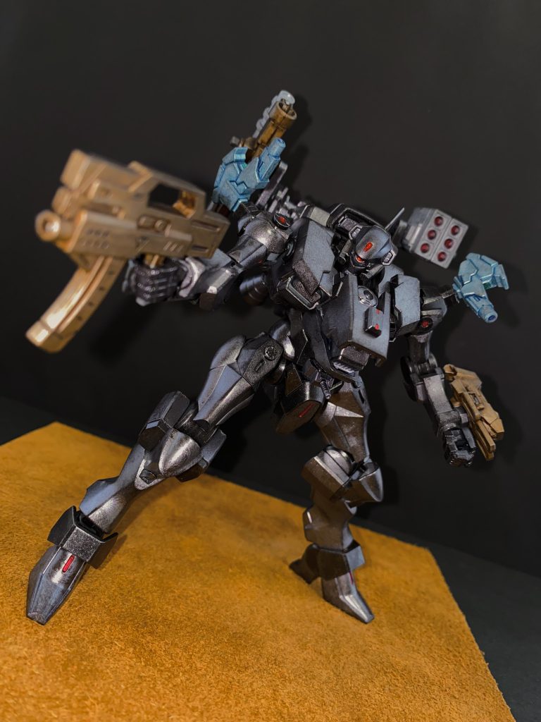 MISSION 03   要人警護CLIENT   地球連邦政府目標 要人護衛、及び、敵性AMC撃破報酬 60000cr    依頼だ。レイヴン。演説中の大統領の護衛をしてもらいたい。反政府運動を続けるテロリストが、演説をする大統領を襲撃するとの情報が入った。レイヴン。お前には演説場の正面の大通りを警護をしてもらいたい。情報によれば敵は、小型の武装車輌がほとんどのようだが、傭兵を雇ったと言う情報もある。最近、レイヴンになったばかりのようだが、この程度のことは問題なく出来るだろう。ミッション概要 大統領が演説をする5分間の間、大通りに現れる小型武装車輌を破壊するミッション。5分間の間、大統領のいる広場に敵車輌を入れなければ良い。演説が終わると、イベントシーンの後、敵のAMC(パイロット名プロットマン)が現れる。イベントシーンで大統領は退去する為、気にせず戦っても良い。小型武装車輌には、マシンガンで。AMCにはミサイルで動きを止め、肩のグレネードキャノンを確実に当てていこう。両肩エクステンションに迎撃レーザーを装備しているが過信はしないように。