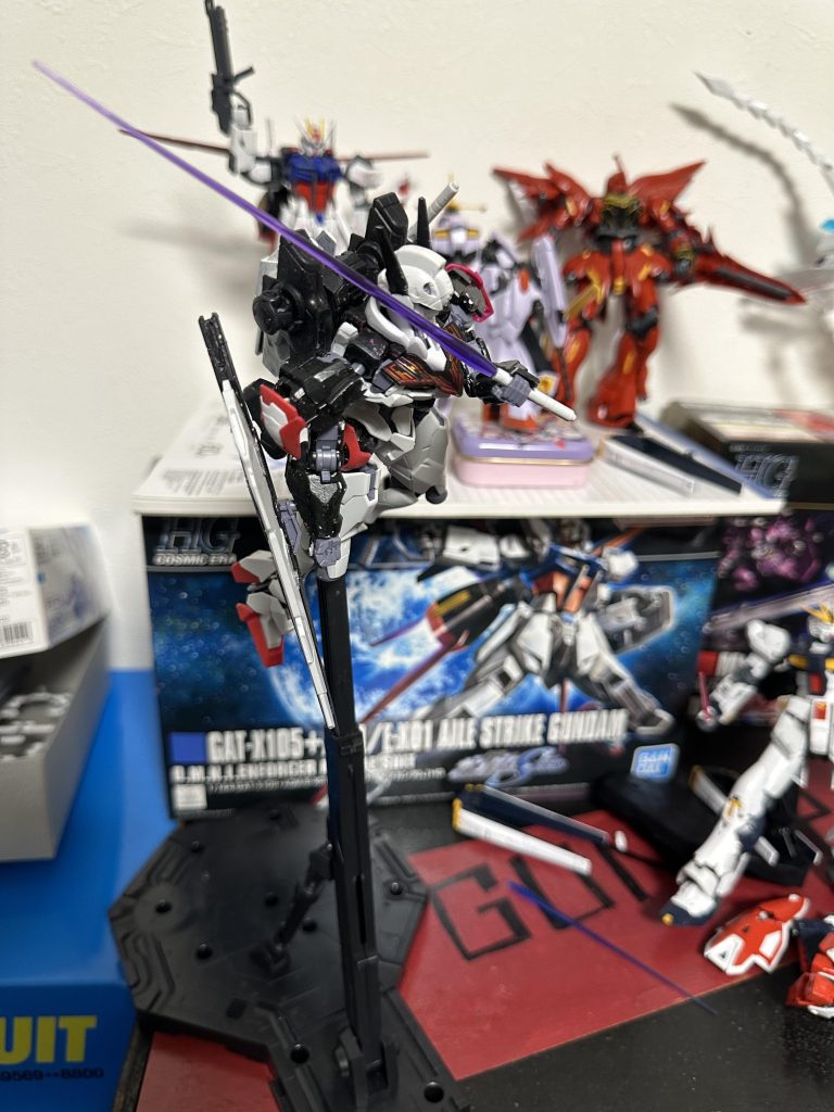 ビームサーベルは元々のやつからダリルバルデの紫色のものに変えました。妖しい感じ出てるかな？