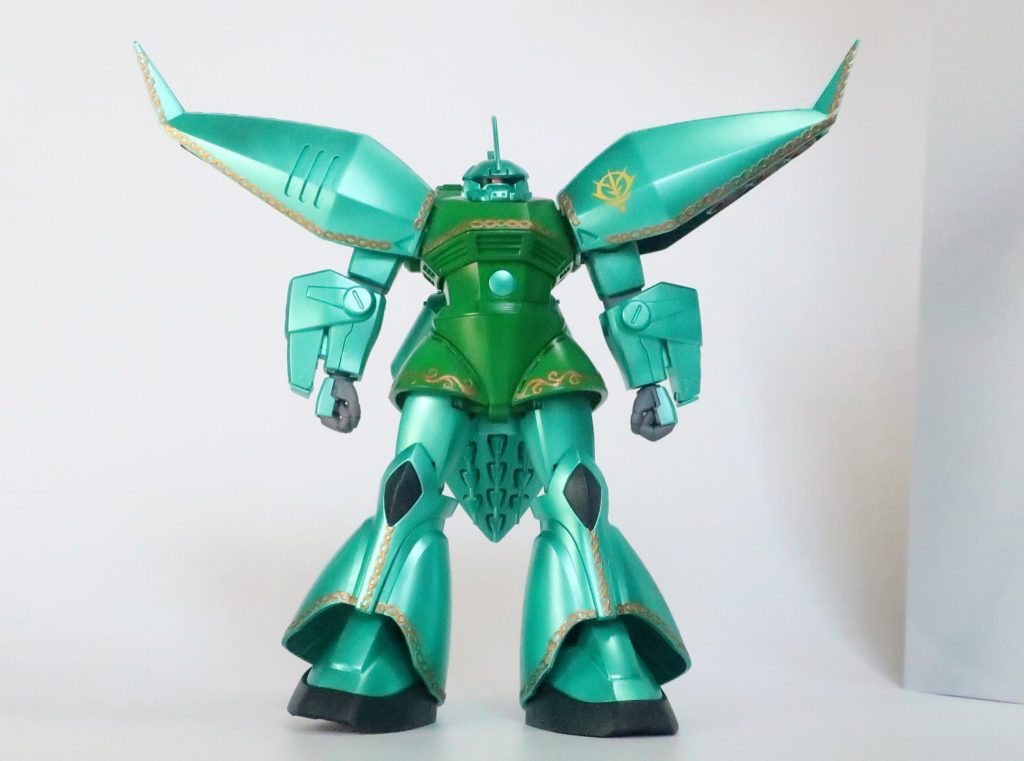 しかし、連邦政府も軍を立て直し、ネオジオン公国を承認せずとして「反乱」鎮定の艦隊を繰り出した。ハマーンは戦意高揚のためミネバ自らの出陣を求め、15歳のミネバはこれに応じた。ミネバは専用機のリゲルグに搭乗し、戦場へと飛んだのである。んふ~妄想楽しい