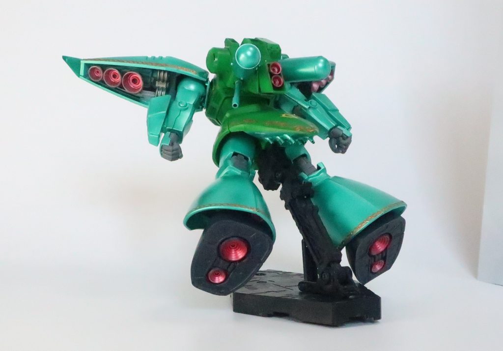 と言って、丸腰はまずいのでリアスカートにファンネルを仕込みました。ミネバ様なら扱えるはず。