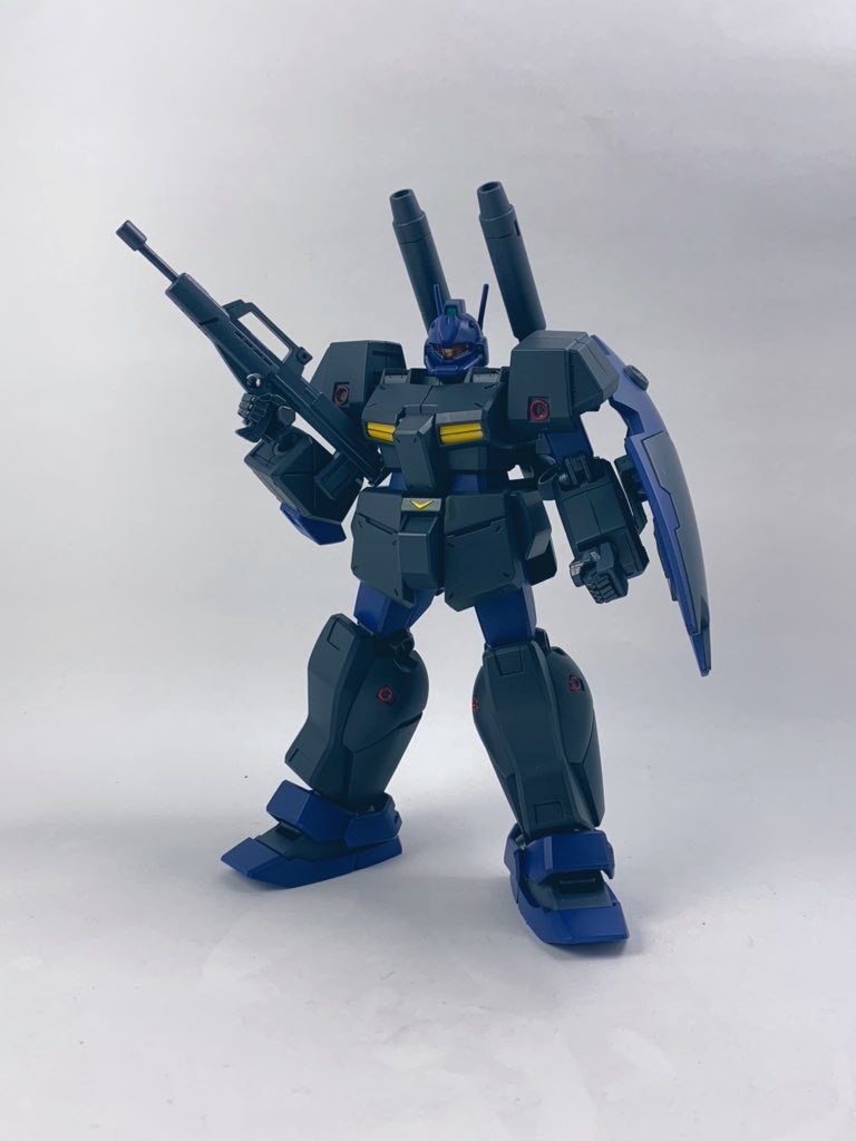 機体は全体的にはティターンズ ブルー1と2で仕上げ、バーニアは赤にし、これぞティターンズ というカラーリングで作成しました。