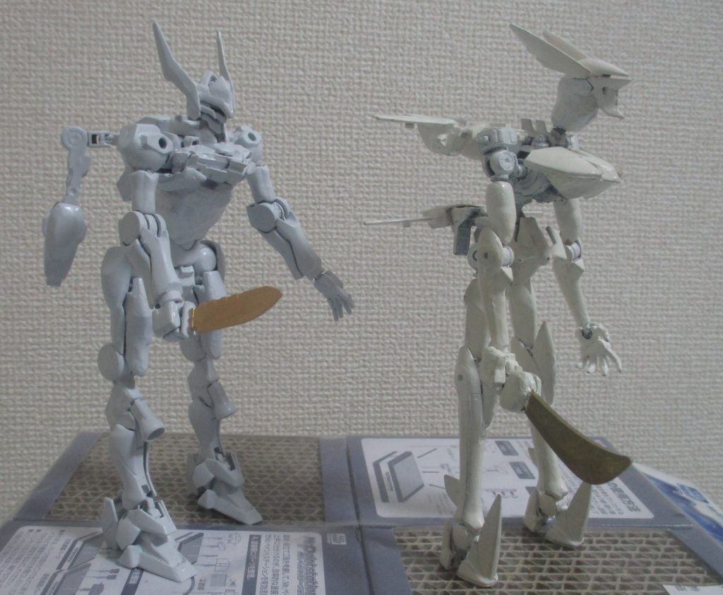 細さでは鉄血風、猫背では水星風が本家に近いでしょうか・・・？ｗ