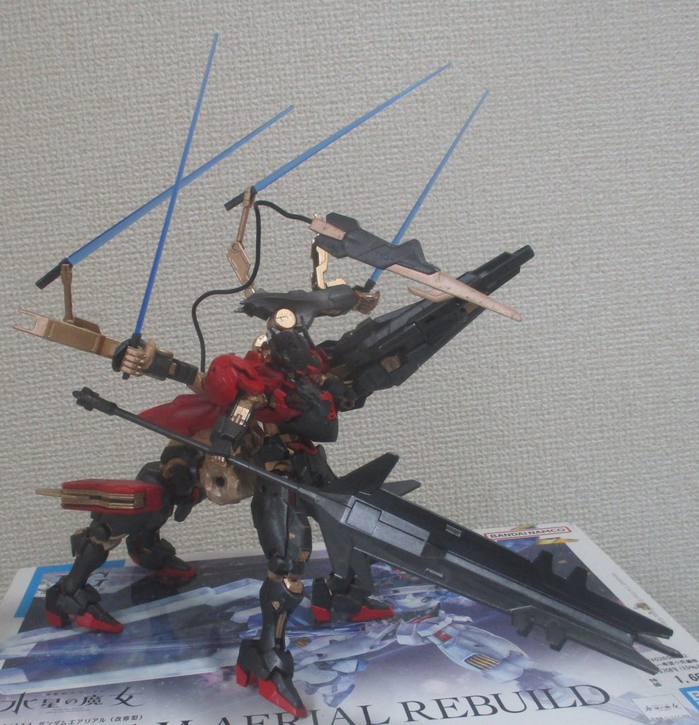 メイス、ライフル、エスカッション、テイルブレード、サブアーム、ビームサーベルとなります。