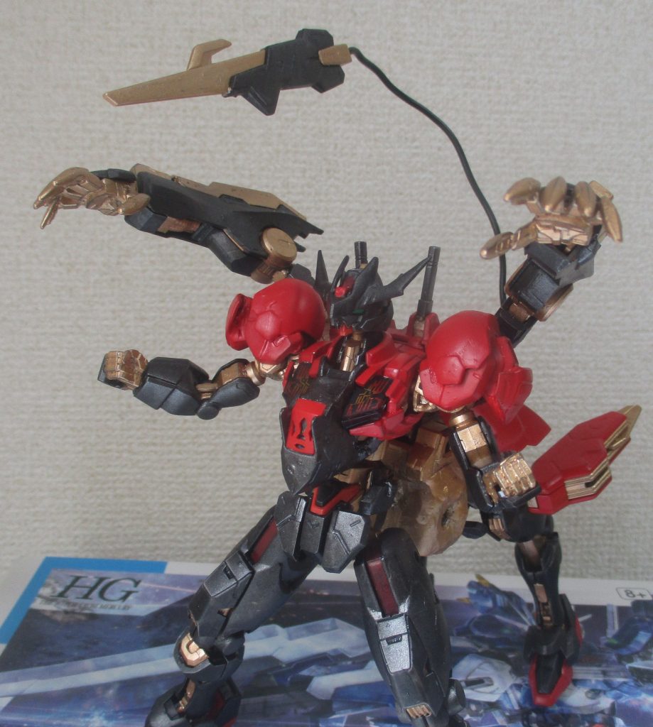 バックパックには、レクスの両腕とテイルブレードを装備・展開可能。