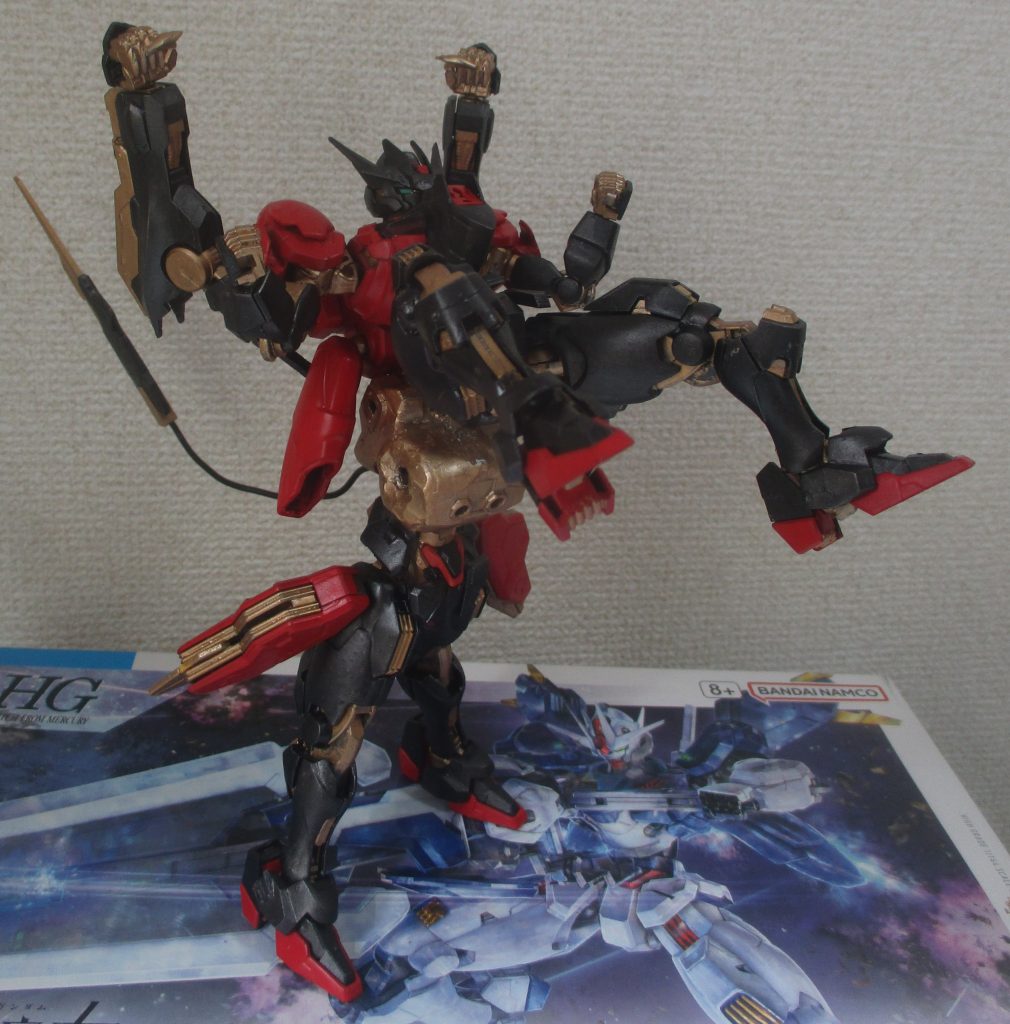 見ての通りカラーリング含め、「バルバタウロス」をイメージして製作しました。なお、後ろ脚部分は「ベリアル・レジーマガ」作製時に余った改修型の下半身を丸ごと使用してますｗ