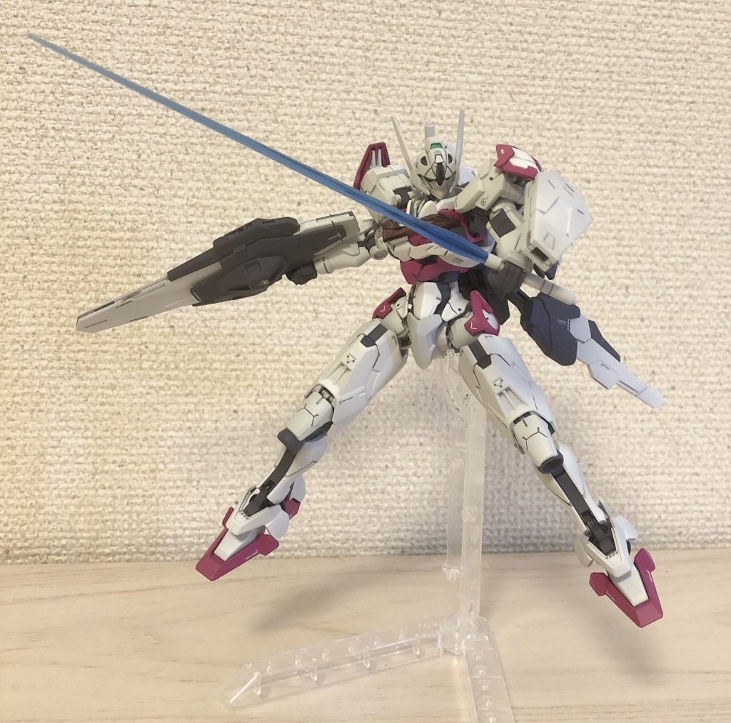 ショートシールドならビームサーベルも左手で使いやすそう