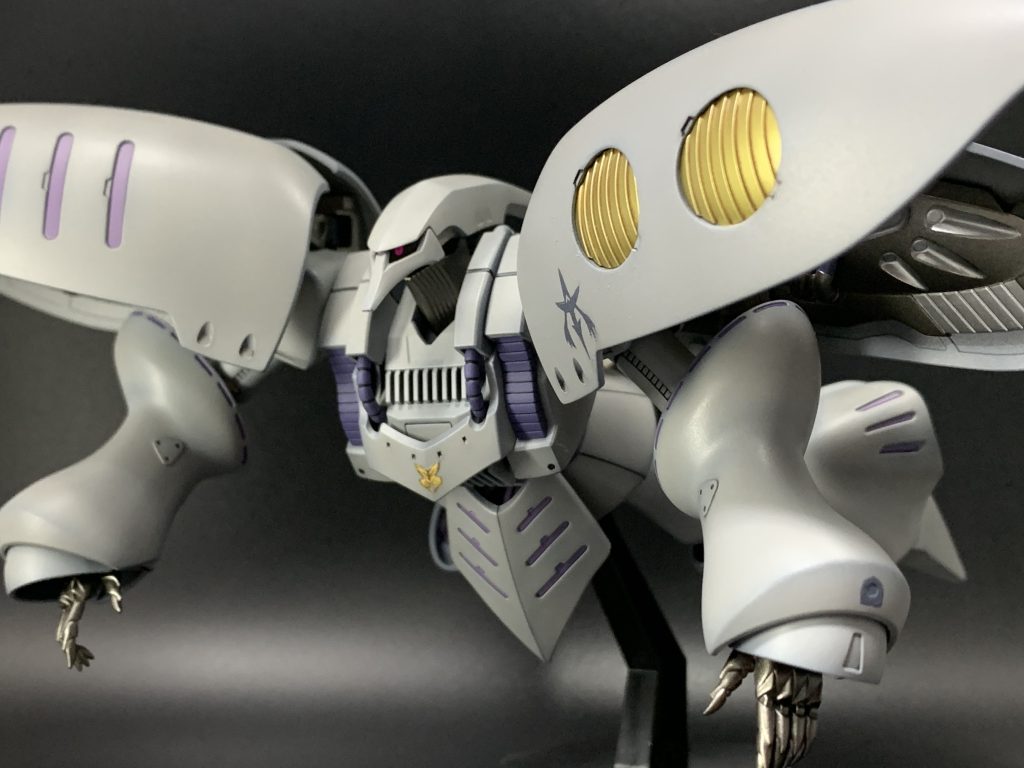 やはり立ってるより飛んでる方が絵になる。