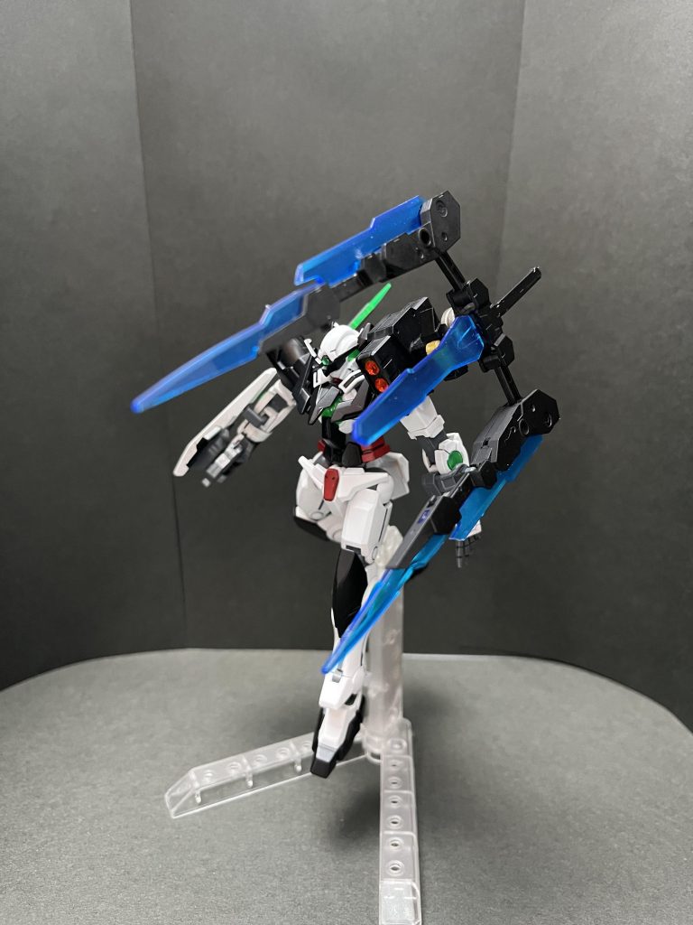 ソードビットI 収束射撃モードIはimitation(模倣品)、クアンタの装備を簡素にしたデッドコピーLOブースターの肩ビームみたいなイメージソレ子『この距離なら威嚇で、これで引いてくれるなら… 