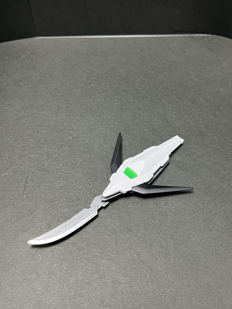 アメイジングエクシアのシールドで盾剣的な物も作成したんですが、ゴテゴテして動かし辛くなったのでオミット。やはり動かしやすく遊びやすいが大事o(｀ω´ )o