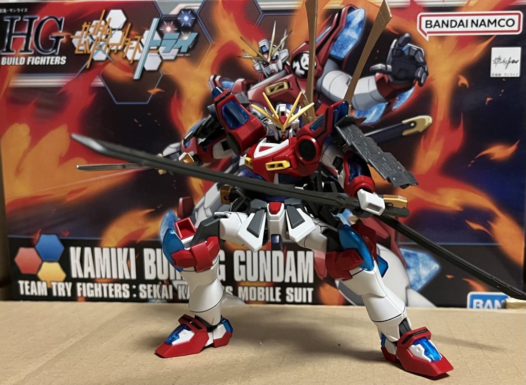 カミキバーニングの刀と別にバルバトスの刀を後ろに2本マウントさせてるんで刀は三本装備しています。