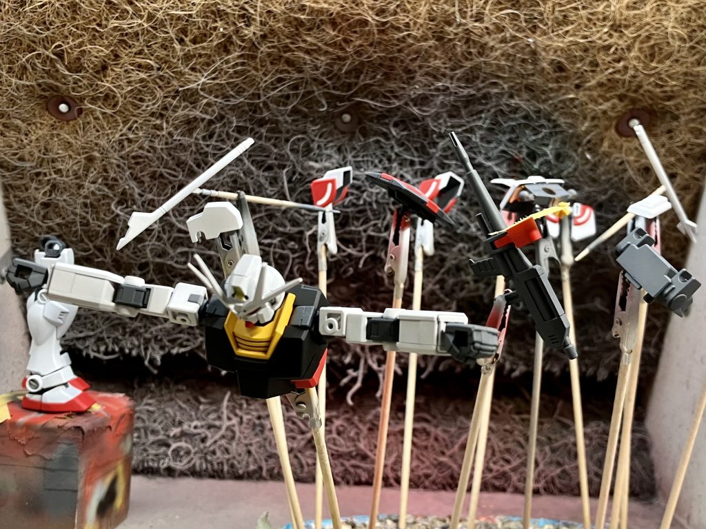 仕上げのトップコート乾燥中の一枚。