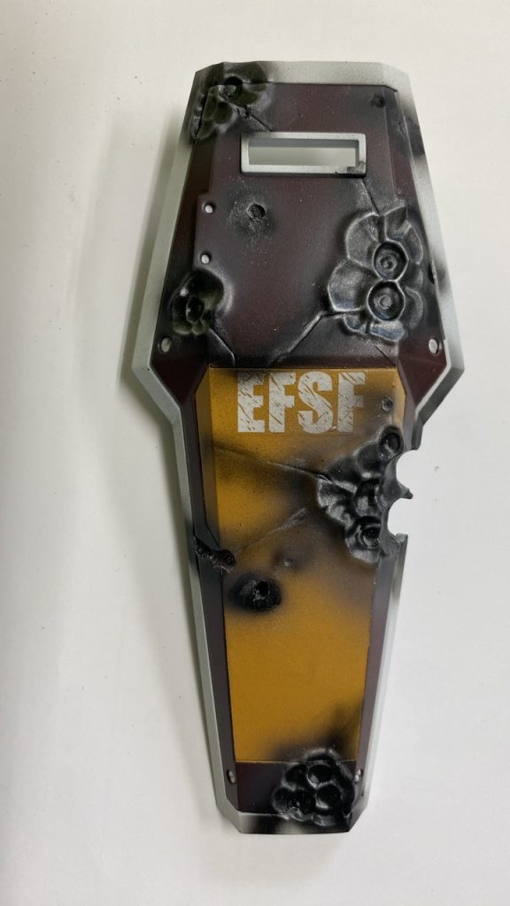 シールドも既製品よりボコボコにしました。