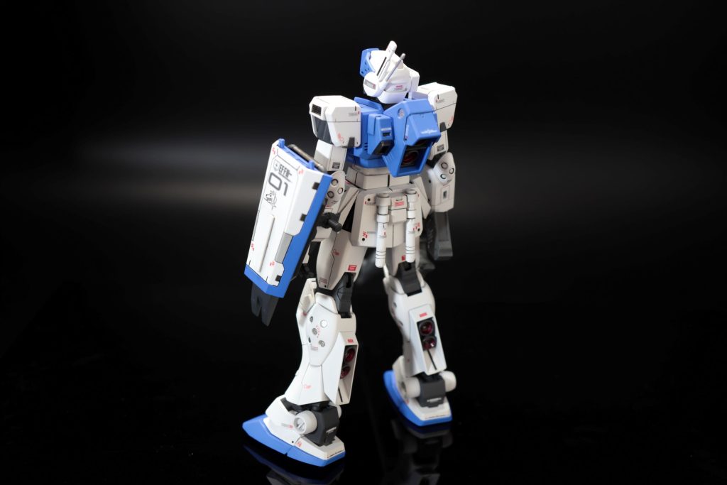 腰リアアーマーにビームサーベルラッチ追加。ビームサーベルはHGリバイブガンダムの物に変更。