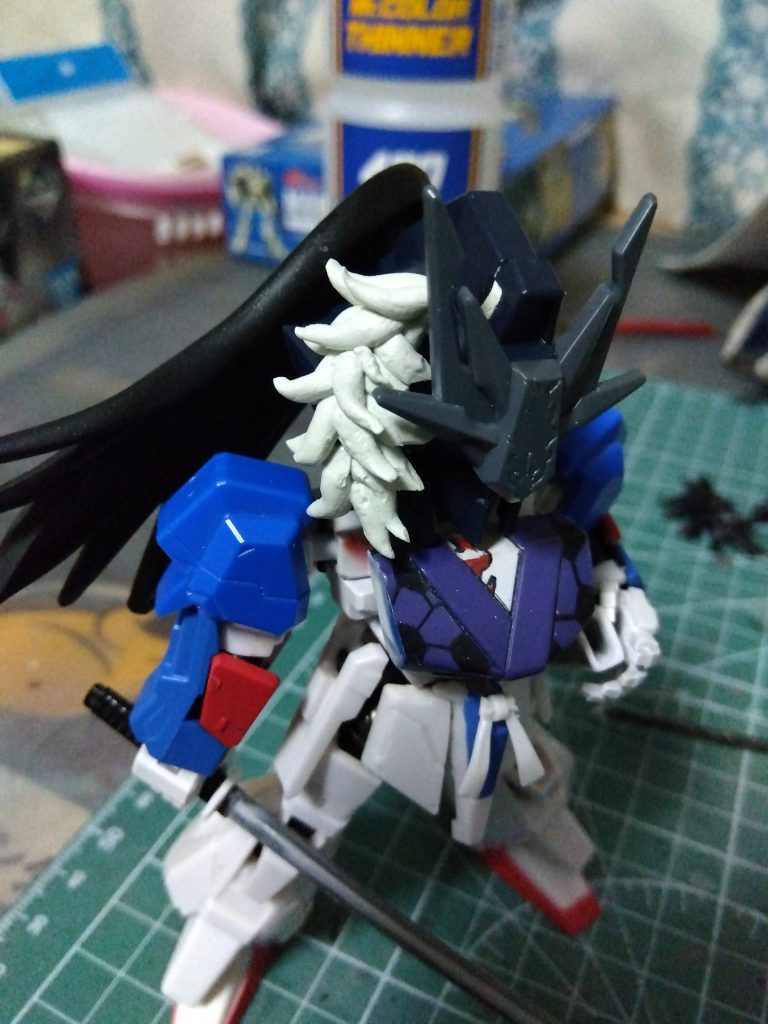 髪をパテで製作しました。