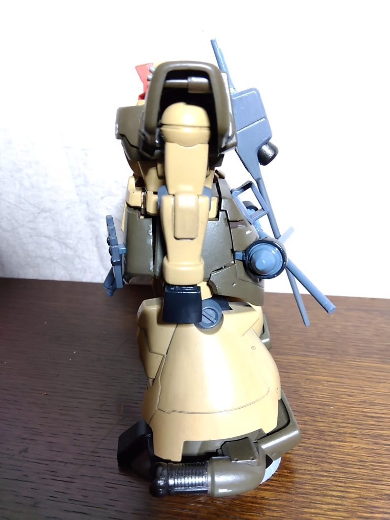 　サイドビューです。　装備している武装によって、かなり印象が違って見えます。　そういえば説明が遅くなりましたが、一説では「トローペン」の名前の由来ともなった足首の防塵フィルターはツヤ消しスプレーを吹いたあとから黒鉄色で塗装してあります。