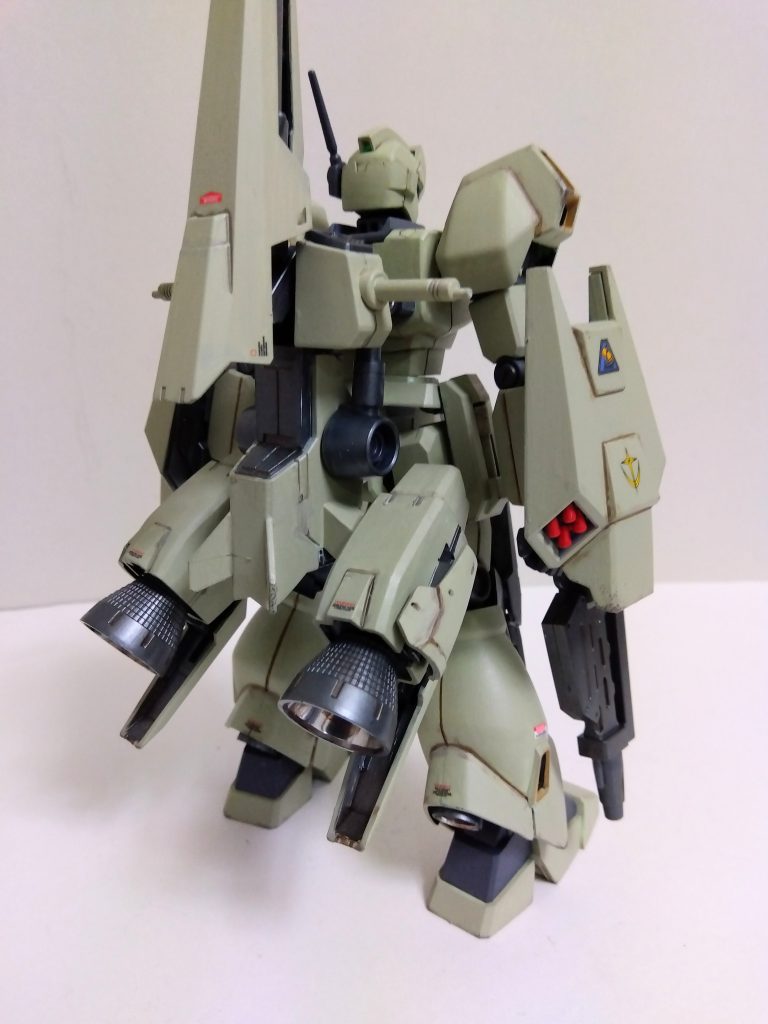 背面図。バックパックはメガライドランチャーにGM改のビームサーベルやMSGのエクスアーマーAを組み合わせました。