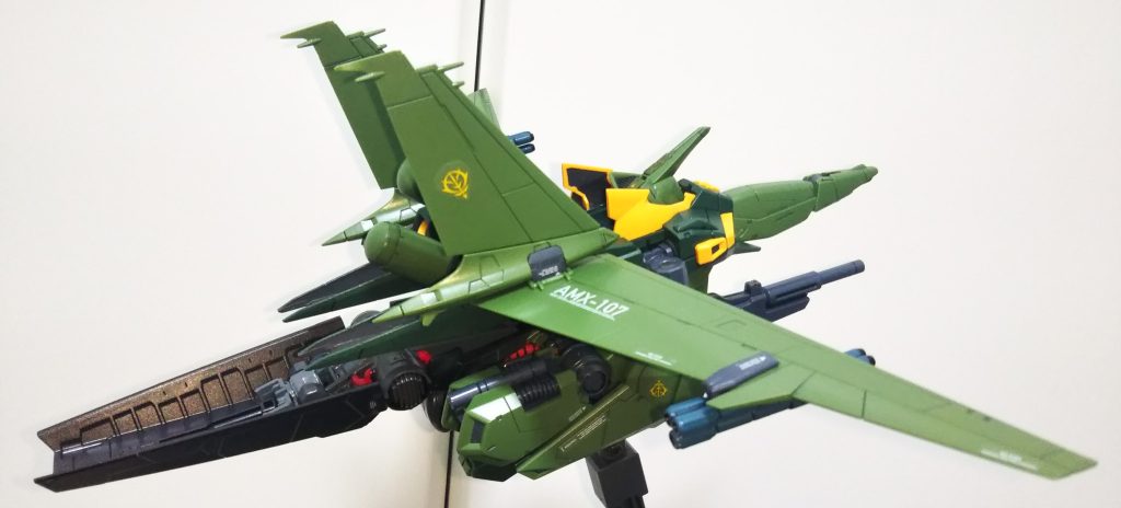 バウ・アタッカー単機手首を外す以外は完全変形しますので、よく出来てると思います。