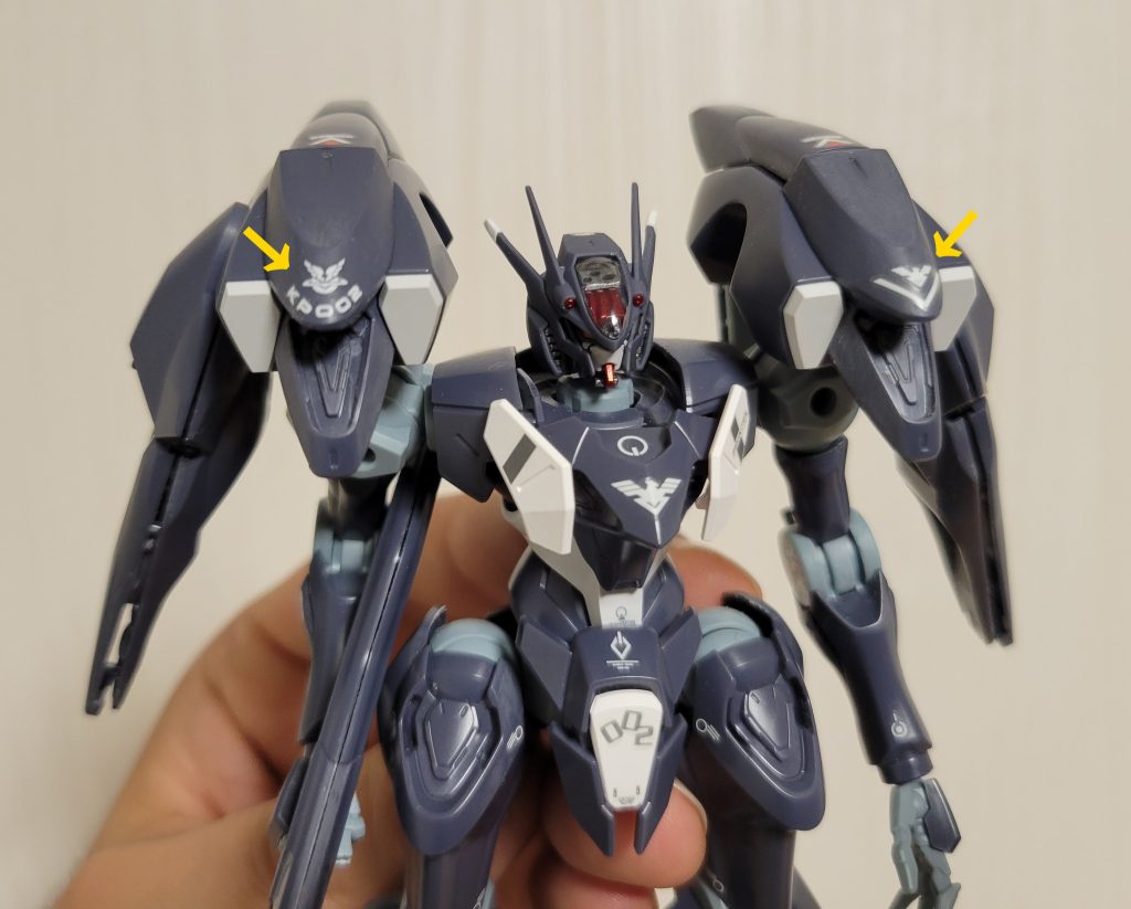 KP002は一文字一文字デカール切り貼りの貼り合わせ。どーしても貼りたかったんす。左肩はバランス取って右肩とは違うデカールを配置のみ同じく。