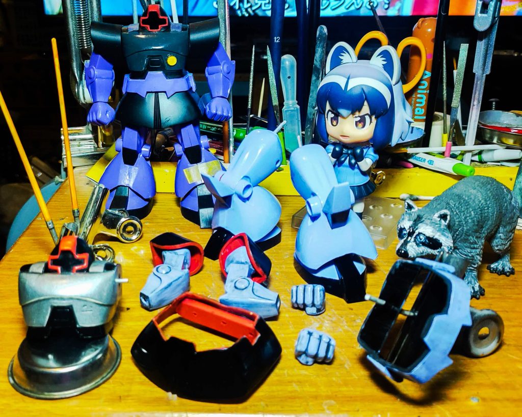 改造ポイントは首、腰、を切り離して捻れる様に足首、膝、股関節、手首、肘、肩と関節部分もより可動する様に改造