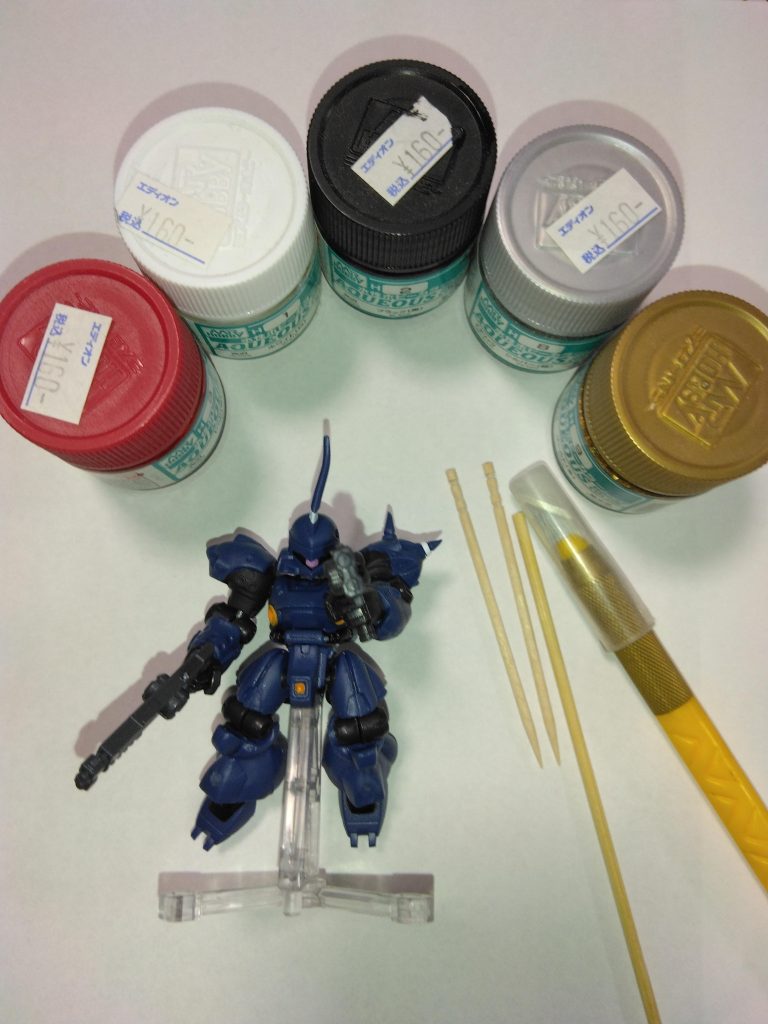 素組み状態です。アンテナ曲がってますねｗまずは爪楊枝で塗って逝きます。