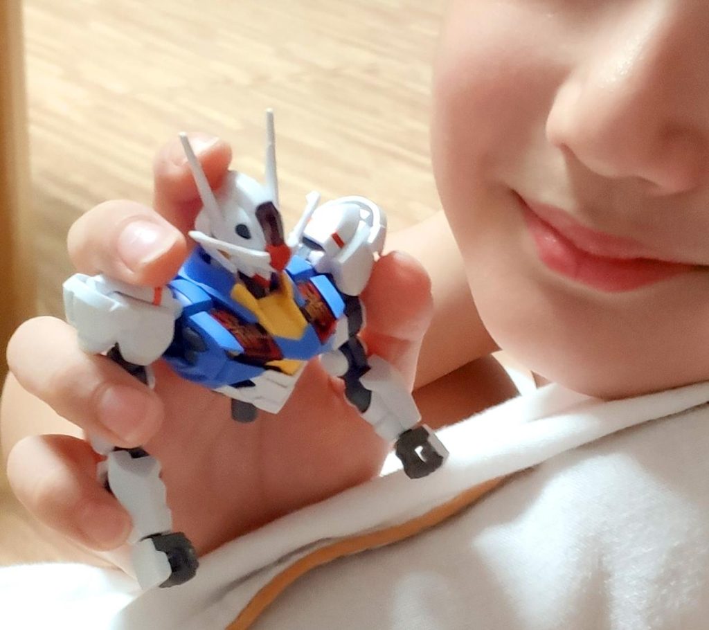 今回もはるまきは組み立てに専念。パーツの切り出し、バリ取り、シール貼りはおとしゃん。あっというまに組み上げてしまうので切り出しが追い付かなくて何度も催促&怒られました…orz