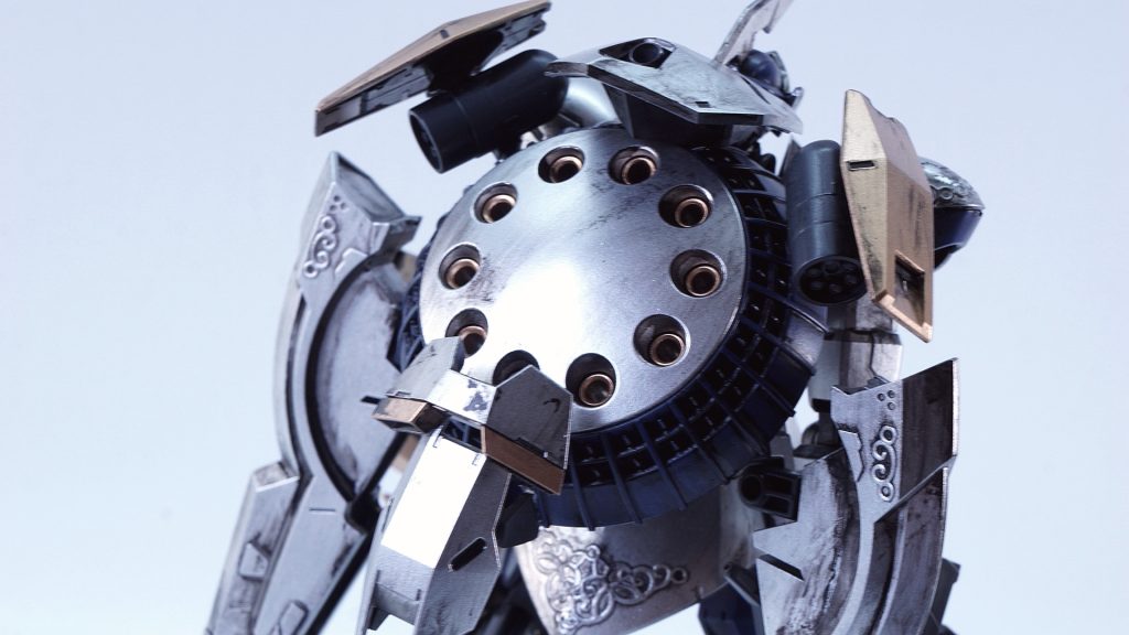 この盾なんかは「イイモノ」すぎて、別の形にするのは不可能だと判断して、無理矢理ブースターポッド的な背負いものにしました。