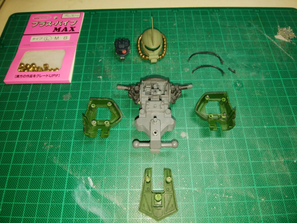 塗装剝離し一度分解、軸打ち直し、劣化していた軟質樹脂を真鍮線で作り直し。