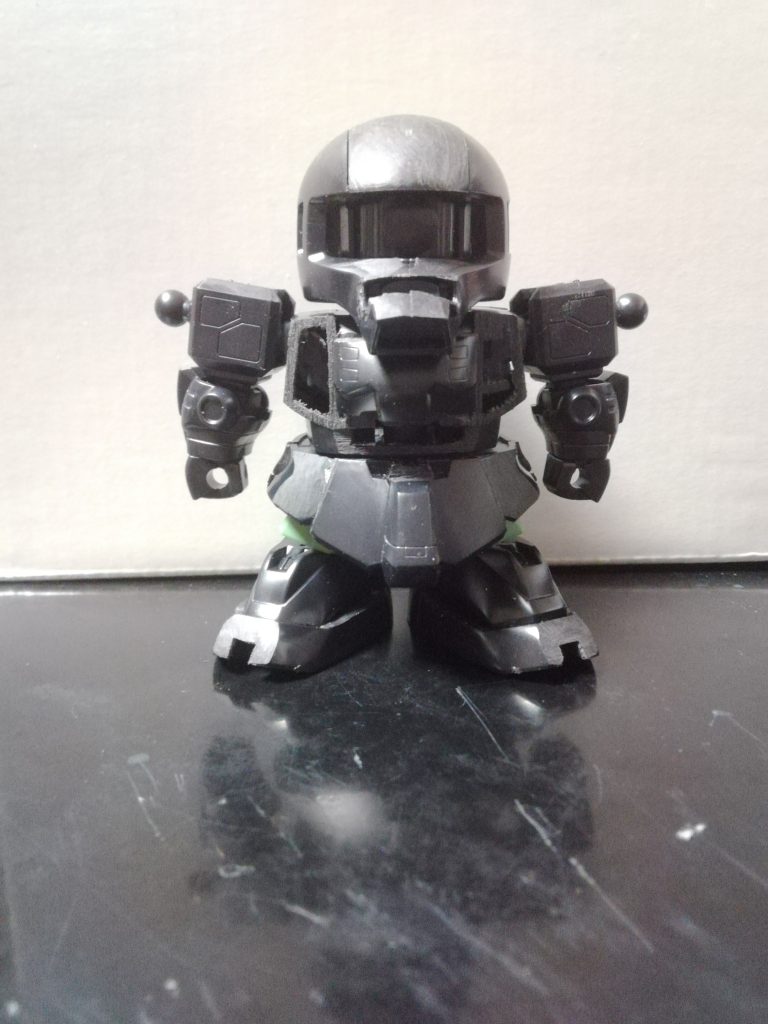 使用キットはエコプラのBB戦士ザクⅡです♪クロスシルエットのSDフレームを内蔵しつつ、各部をプロトタイプザクの形状に寄せていきます。
