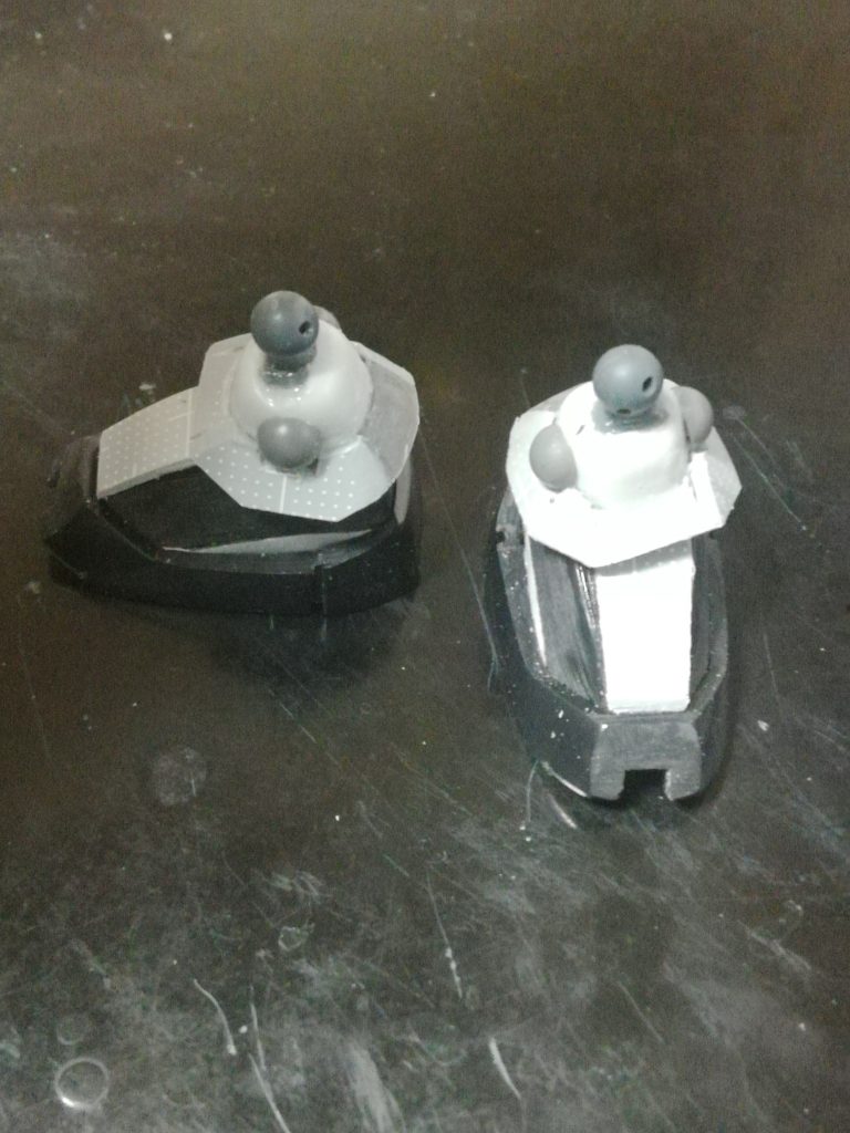 脚部はどうしても脹ら脛パーツは用意したくて、こちらもクロスシルエットのシルエットブースター同梱のザク用大腿パーツを持ってきて、それをひっくり返し、裾パーツなどを足しました。