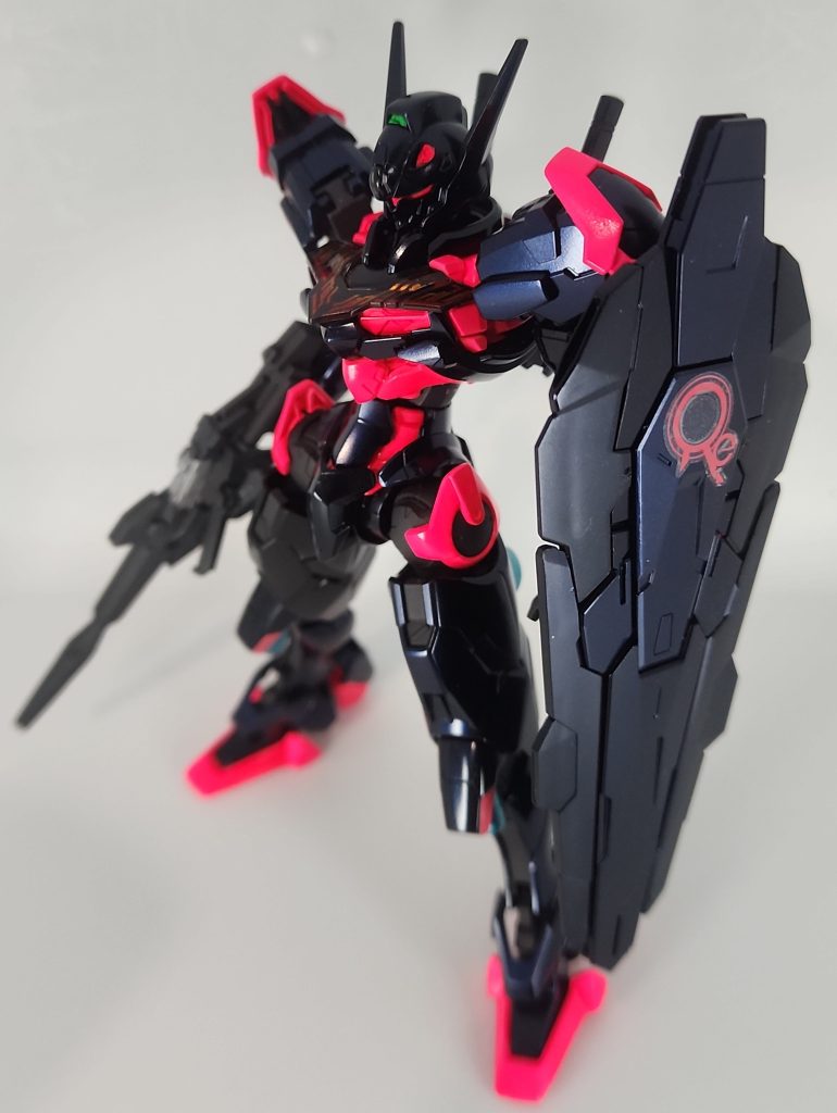 フロントビュー   バックパックをエアリアルのものに変更、武装はビームマグナムとビームサーベル、プラフスキーナイフ(ケンプファーアメイジングのもの)