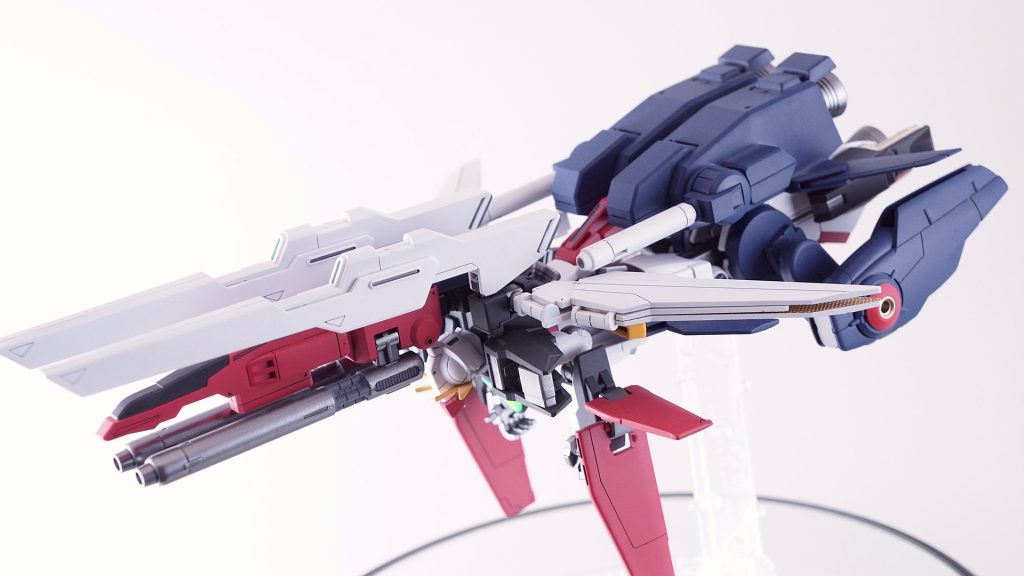 巡航モード。この状態でもツインサテライトキャノンとダブルビームライフルが正面を向いててかなり強烈。いい具合にGフォートレスとGファルコンの合いの子のようになってくれたと思っています。