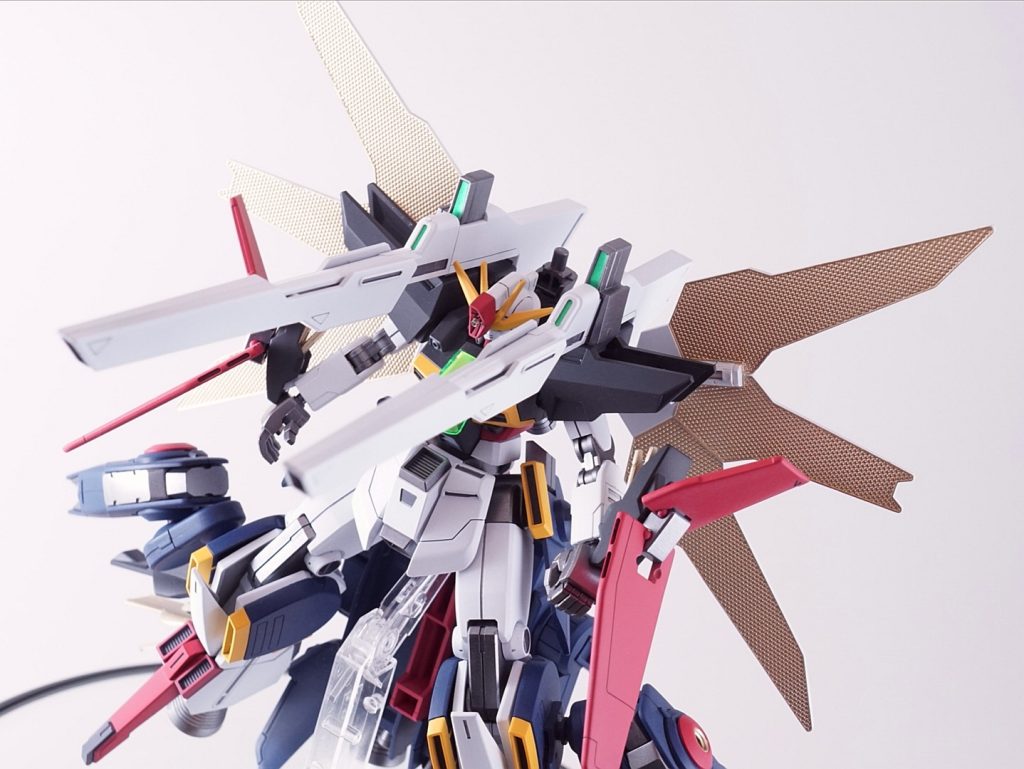 頭部はほぼダブルエックスのままですが、ダブルゼータのハイメガキャノンの形を整えて移植してあります。ハイメガもサテライトシステムでエネルギーを賄えるという設定ですが、相棒のしんぺいさんからは「ズルくねーか」と言われました。きっと褒め言葉でしょう。