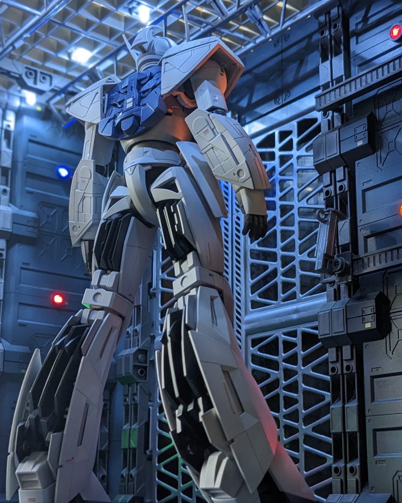 バックショット。ターンエー程後ろ姿が美しいMSはいない!