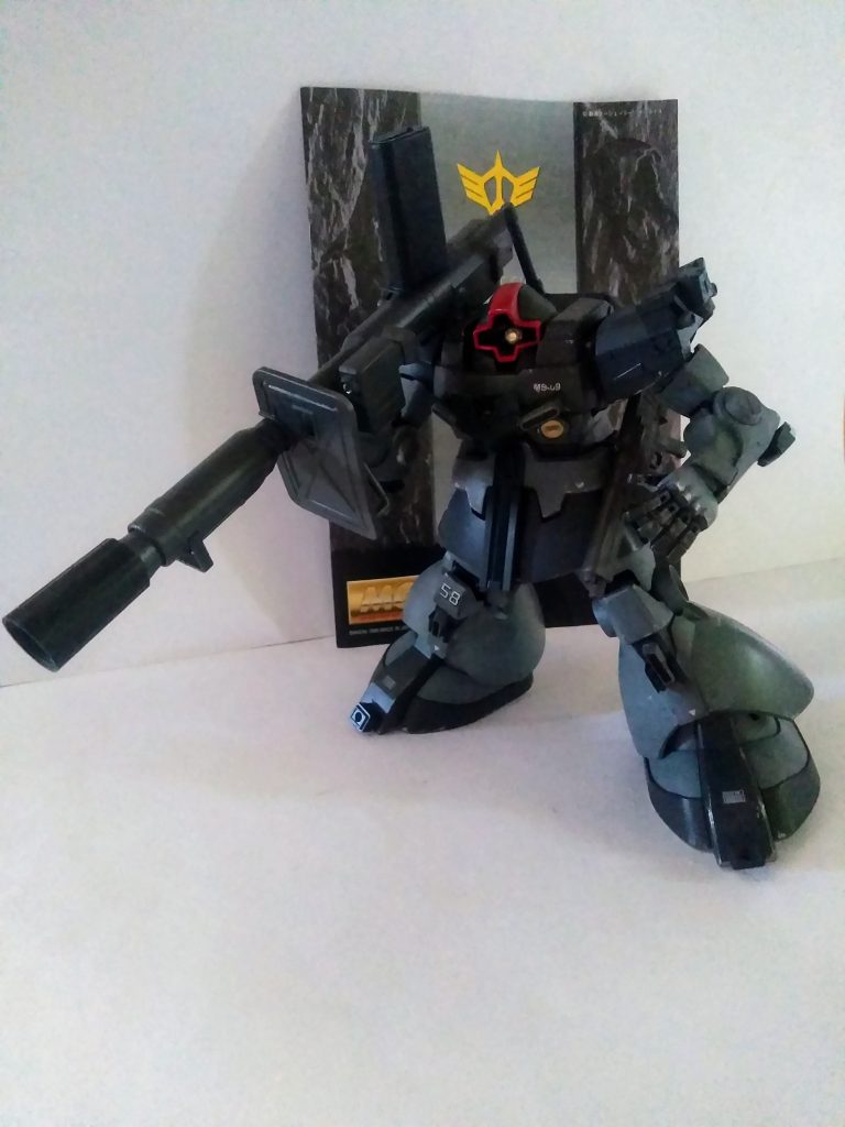 ｢ジオン独立火星軍 オールズモビル｣は｢RF(リファイン)モビルスーツ｣という独自のMS群を所持しているのですが、自分の技量ではソチラに寄せるのは無理なので、｢機体のアップデートを続けた外部から入隊してきたパイロット｣という脳内設定でお願い致します🙇｢ビーム バズーカ｣という風に見て頂けたら幸いです😊　まぁ、まんま｢ラケーテンバズ｣だけど・・・😋