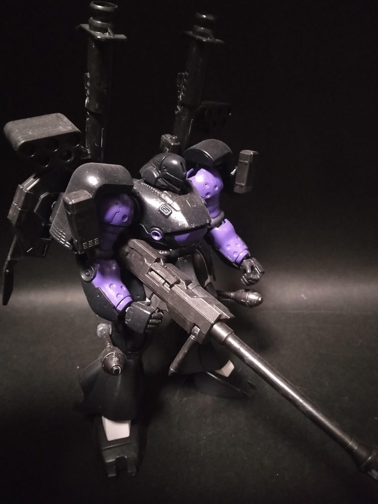 キットはHGUCケンプファーHGBCアメイジングブースターを使用してます約9年前の作品。動かすと壊れそうなので、今やほぼ固定キットです。