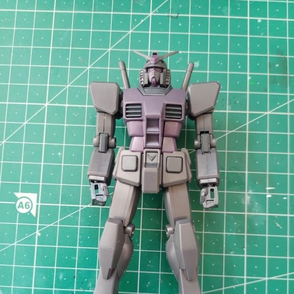 さて いただいたエコプラ ガンダム配布版。あまり考えないで塗装の練習に使っちゃおうかな？