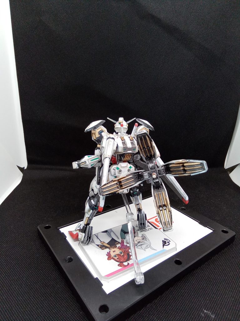 所々に差し色で赤をいれてみました