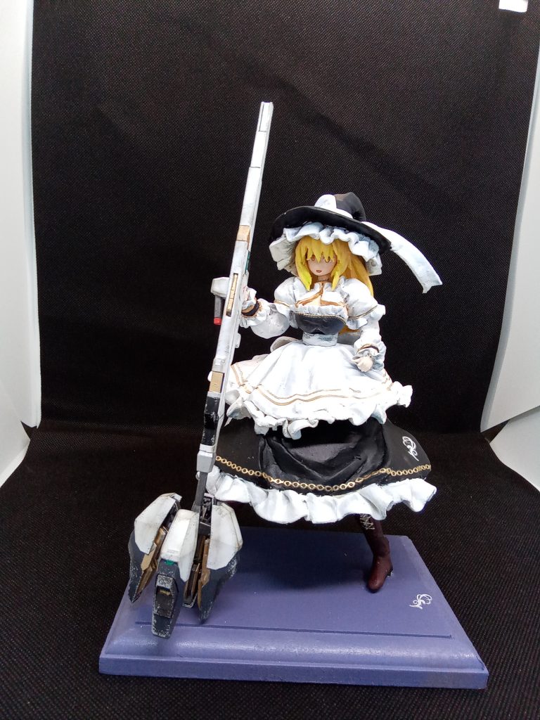 【オ マ ケ】自作武器スタンド箒といえば・・ということで箒を持たせるスタンドをフルスクラッチwキャリバーンの塗装もあわせてみました