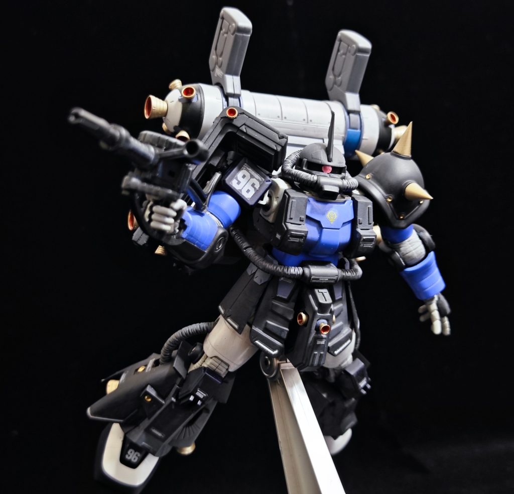 プロペラント・タンクはずすと身軽。ただのザクかな?