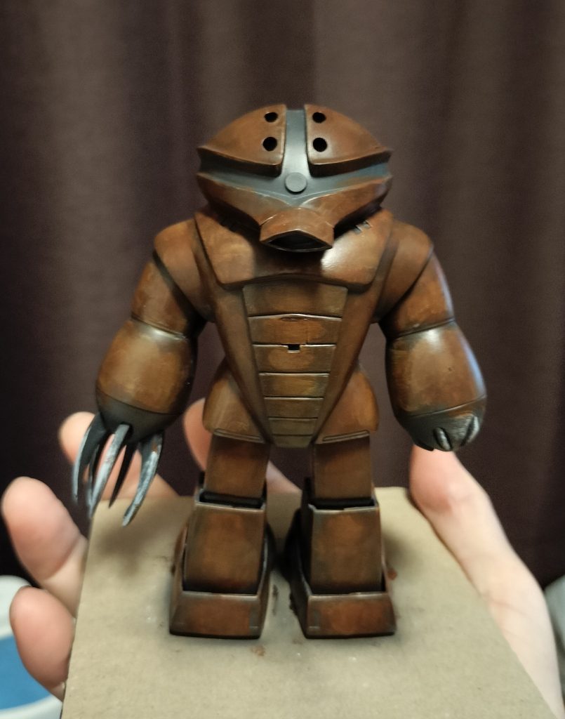 本塗装の途中経過です。ドライブラシしたところが明るくなっているのがおわかり頂けるかと思います。