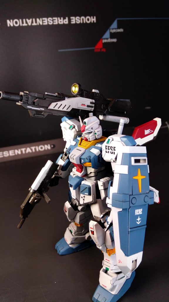 シールドも色目を少なくしてシンプルにしました。メガビームキャノンとライフルは白を足してみました。