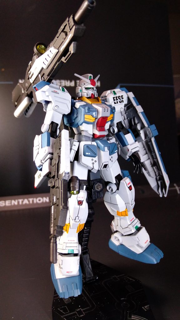 非常に凸凹した外装でデカールも控え目です。4号機からこの7号機まではこのゴテゴテ感がデザインとしてあまり好きではなかったのですが、作成となると色分け等が楽しく面白いキットでした。