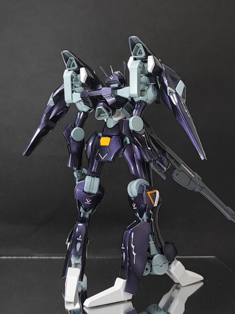 ▲リアビュー一般機と共有であろうフレームパーツ等は無塗装につや消し仕上げです。