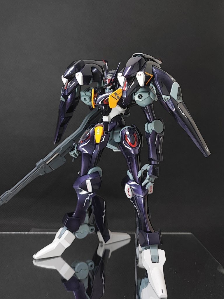 ▲フロントビュー光の当たり加減でパーツの凹凸が強調されるように仕上げ、視覚的に情報量を増やしました。