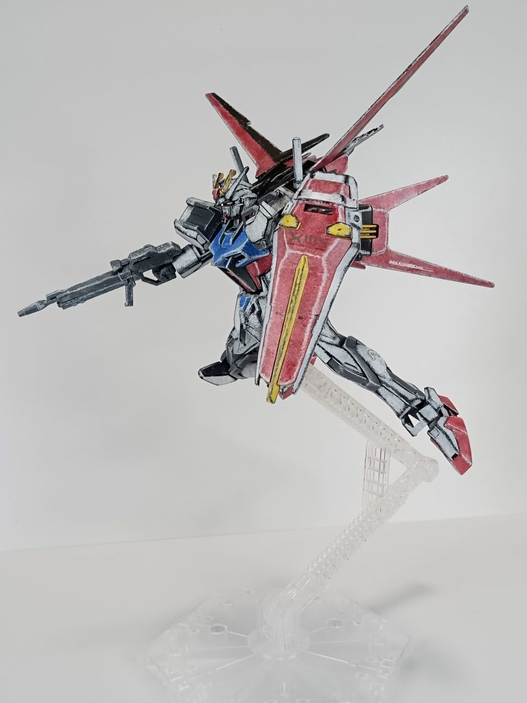 私はもともと宇宙世紀原理主義者だったのですが、素直に良いモノは良いと認めることにしました。SEEDのMSはカッコいいですね。特に動いている姿はハッタリが効いていて大変サマになりますね。映画もありますし、これからもドンドンSEEDモノを作って行こうと思います。