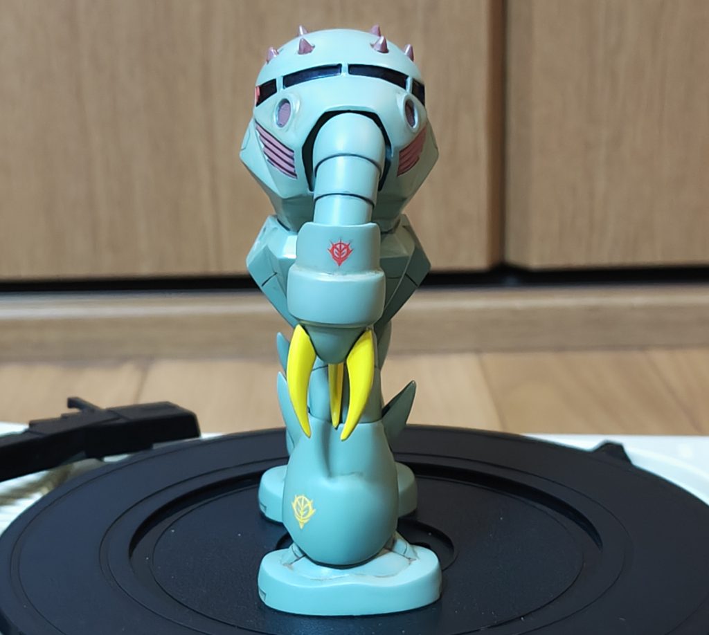 右側。又は左側。