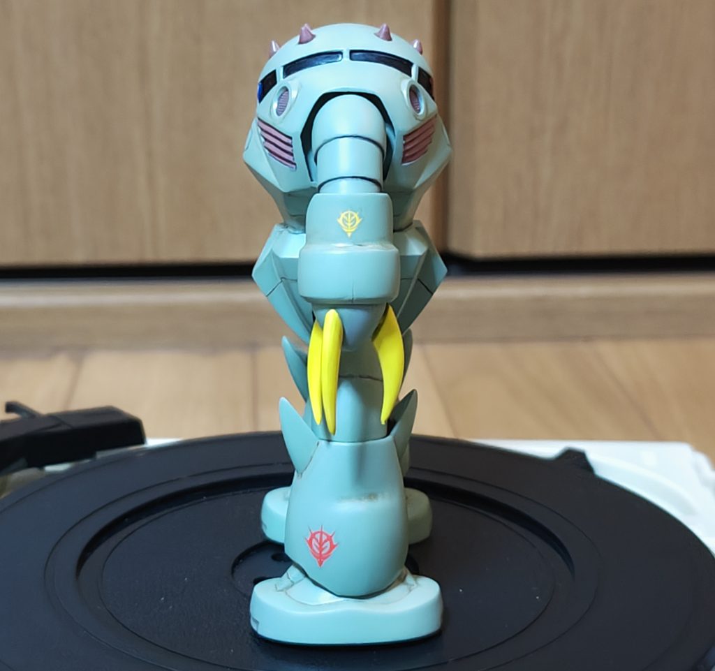 左側。あるいは右側。