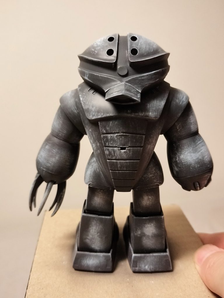 黒サフの上から白をドライブラシした状態です。ここから本塗装に入ります。